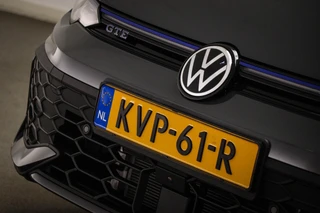 Volkswagen Golf 1.5 eHybrid GTE | LEDER | PANORAMADAK | HEAD UP | STOELVENTILATIE | STUURVERWARMING | TREKHAAK | 18" / 21