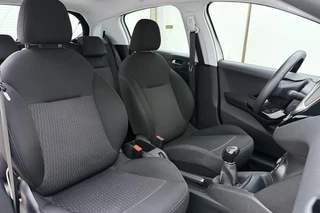 Peugeot 208 1.2 PureTech Active / 8