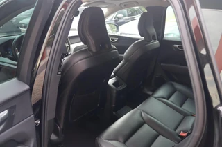 Volvo XC60 T6 Recharge AWD Plus Dark | Stoelverwarming | Trekhaak |  Parkeercamera | Panoramadak  | Longe Range | Pilot Assist | BLIS | Leder | Glossy Black | Keyless / 25