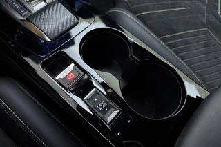 Peugeot 208 1.2 Hybrid 145 e-DCS6 GT | Stoelverwarming | Cruise control | Apple carplay/Android auto | Elek. verstelbare stoelen | Achteruitrijcamera | Kunstlederen/Alcantara bekleding | Massagefunctie | Stuurbediening / 33