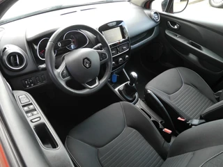 Renault Clio Estate 0.9 TCe Limited 90pk | Navigatie | Trekhaak | Airco | Cruise Control | Parkeerhulp achter | Extra getint glas | Lichtmetalen velgen / 10
