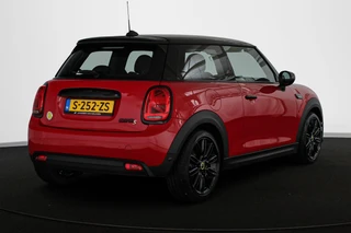 MINI Electric Camden Go Edition 33 kWh SOH 97% Apple CarPlay Achteruitrijcamera Sportstoelen Stoelverwarming / 4