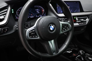BMW 1-serie 118i Business Edition | SPORT LINE | PANORAMADAK | SPORTSTOELEN | DAB | APPLE / 28