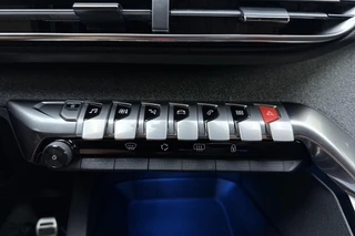 Peugeot 3008 1.2T GT Line 130pk | Navigatie | Achteruitrijcamera | Climate Control | LED koplampen | Handsfree kofferklep | Keyless Entry & Start | Apple Carplay & Android Auto | 19'' Lichtmetalen velgen | 1.400kg trekgewicht | 1e eigenaar / 28