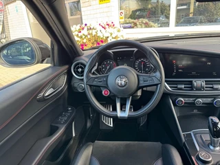 Alfa Romeo Giulia 2.9 V6 QUADRIFOGLIO Carbon pakket Sparco kuipstoelen Carplay Perfect onderhouden! / 25