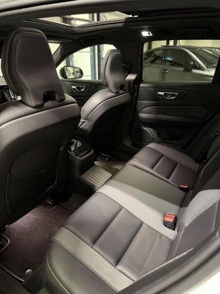 Volvo V60 2.0 T6 Recharge AWD R-Design Pano Leer Camera NAP / 37