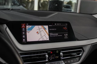 BMW 1-serie 116d F40 Executive Edition | 1e eigenaar | NL Auto | HiFi audio | DAB | LED | Apple Carplay | Rijstrooksensor | Cruise control | Climate control | Sportstuur | Active Guard Plus / 24