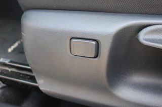 Toyota Yaris 1.5 HYBRID 115 STYLE PARK-SENSOREN BLIND-SPOT LM-VELGEN PRIVACY-GLASS LED-PAKKET AD-CRUISE APPLE/ANDROID / 9