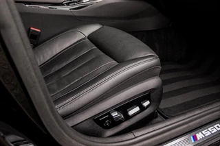 BMW 5-serie M550d xDrive High Executive | 2e eigenaar | Driving Assistant Plus | Innovation pakket | Stoelverwarming & -ventilatie | Stuurverwarming | Harman-kardon | 360 camera / 18