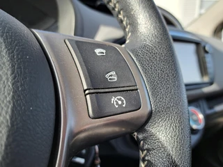 Toyota Yaris 1.3 VVT-i Aspiration / 18