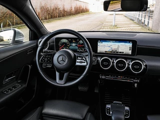 Mercedes-Benz A-klasse 180 d Launch Edition Widescreen Camera Apple CarPlay Android Auto Navigatie Stoelverwarming / 12