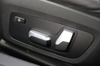 BMW 3 Serie Touring M340i xDrive High Executive M Sport Pakket Automaat  / Live Cockpit Professional / Panoramadak / Trekhaak / Individual Leder Merino / Driving Assistant / M Sport Differentieel / Harman Kardon / M Adaptief Onderstel / Safety Pack / Head-Up Display / 19 Inch / Stoelverwarming voor+achter / 39