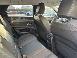 Peugeot 308 SW 1.2 Turbo 130 PK Allure | Automaat | Trekhaak 1400 KG | Navigatie | 360 Graden HD Camera | Full LED Verlichting | Cruise Control | Keyless Entry | Dode Hoek Detectie | Adaptieve Cruise Control | Digitaal Dashbord | 17" Lichtmetalen Velgen | / 35