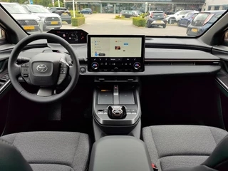 Toyota bZ4X Touring DYNAMIC LIMITED EDITION 75 kWh NIEUW DIRECT LEVERBAAR! 360° CAMERA STOEL/STUURVERW WARMTEPOMP BLIND SPOT EL-ACHTERKLEP KEYLESS NAVI PARK-SENSOREN APPLE/ANDROID / 9
