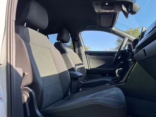Volkswagen T-ROC 1.5 TSI R-Line Edition * Camera * Massage * Parkeerhulp / 24