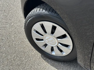 Volkswagen up! 1.0 65pk Move Up! Cruise | Stoelverwarming | Camera | 4-season | Mistlampen | Bluetooth | Rijklaar incl. 1 jaar Bovag garantie / 7