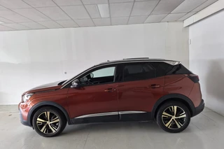 Peugeot 3008 1.2 PureTech Allure / 6