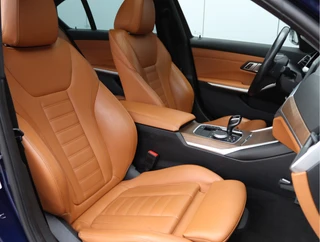 BMW 3 Serie 320i High Executive Edition  | Schuifdak | Leder | Camera | Org. NL / 20