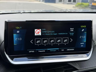 Peugeot e-2008 GT Pack 50 kWh 136PK Automaat Navigatie, Achteruitrijcamera, Keyless, Stoelverwarming, Adaptieve Cruise Control / 26