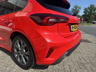 Ford Focus 1.0 EcoBoost Hybrid ST Line X  | Adapt. Cruise | Apple/Android | Stuur- en stoelverwarming | Keyless | PDC v+a incl. camera / 120