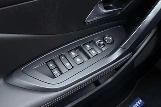 Peugeot 308 SW 1.2 PureTech Allure Pack Business | Apple carplay | Cruise control | Climate control | Navigatie | Lichtemetalen velgen | Camera | PDC | / 18