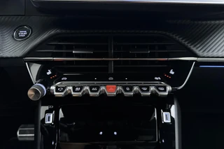 Peugeot 208 1.2 Hybrid 145 e-DCS6 GT | Stoelverwarming | Cruise control | Apple carplay/Android auto | Elek. verstelbare stoelen | Achteruitrijcamera | Kunstlederen/Alcantara bekleding | Massagefunctie | Stuurbediening / 29