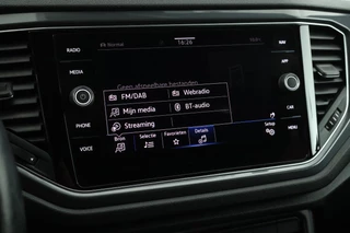 Volkswagen T-Roc 1.5 TSI 150pk DSG R-Line Sport Keyless Virtual Cockpit Navigatie / 26