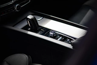 Volvo XC60 T6 Plug-in hybrid AWD R-Design Panorama|H/K Audio / 22