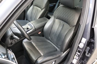 BMW X5 xDrive45e High Executive xLine Automaat  / Panoramadak / SOH 82% / Live Cockpit Professional / Trekhaak / Luchtvering / Stoelventilatie / Personal CoPilot Pack /  Comfortstoelen / Nappa Leder / Harman Kardon / Stoelverwarming / Head-Up Display / Active Steering / Individual Dashboard Leder / 15