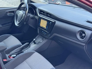 Toyota Auris 1.8 Hybrid Executive / 6