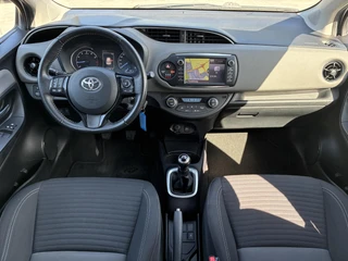 Toyota Yaris 1.0 VVT-i Aspiration 5-Deurs | Climate control | Camera | Navigatie | Cruise control | Elektrisch Pakket | Bluetooth telefoonvoorbereiding / 12