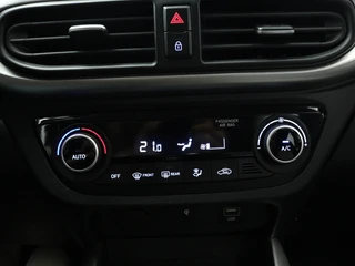 Hyundai i10 1.0 Premium Navigatie | Camera | Climate control / 32