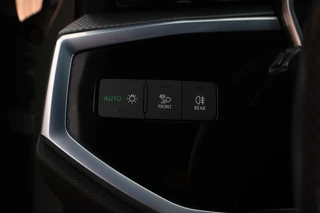 Audi Q3 Sportback 45 TFSIe 245pk S Edition S-Line LED Camera Keyless Navigatie Stoelverwarming / 16