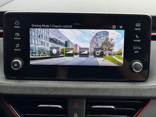 Skoda Kamiq 1.5 TSI 150 PK ACT Sport Business | Camera | Carplay | Stoelverwarming | Climate Control | Automaat / 25
