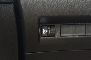 Peugeot 208 1.2 Hybrid 110 e-DCS6 Allure Apple CarPlay Climate Control Parkeersensoren / 22