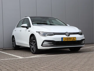 Volkswagen Golf 1.5 eTSI  | Pano | IQ.light | Winter pakket | Org. NL / 17