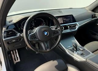 BMW 3-serie Touring 330e M sport ACC Trekhaak / 18