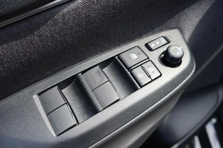 Toyota Yaris 1.5 HYBRID 115 STYLE PARK-SENSOREN BLIND-SPOT LM-VELGEN PRIVACY-GLASS LED-PAKKET AD-CRUISE APPLE/ANDROID / 7