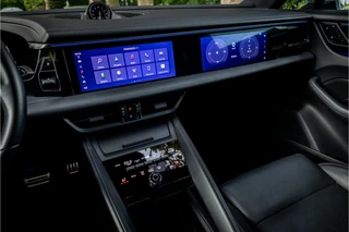 Porsche Macan 4 100 kWh  Pano Luchtvering Sport Chrono Matrix Passenger Display / 11