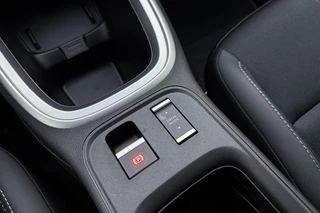 Jeep Avenger Summit 54 kWh | Camera | Apple carplay/Android auto | Voorruitverwarming | Climate control / 27