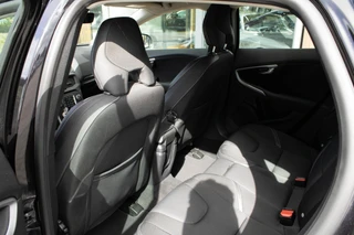Volvo V40 2.0 T2 Inscription Parkeersensor achter|Bleutooth|Airco / 34