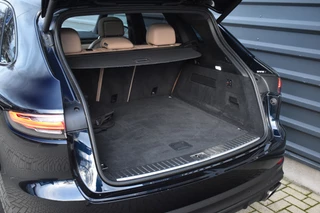 Porsche Cayenne 3.0 E-Hybrid Sport Chrono  | Pano | Trekhaak | 360 Camera | Bose | Stuurverwarming | Luchtvering | Orig. NL | / 46