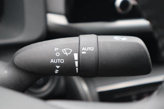 Toyota C-HR HYBRID 140 DYNAMIC ANDROID/APPLE AD-CRUISE PRIVACY-GLASS PARK-SENSOREN KEYLESS 18"LMV BLISS NL-AUTO / 28