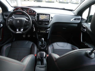 Peugeot 2008 1.2 PureTech GT-line | 110PK | Trekhaak | Achteruitrijcamera | 17 inch lichtmetalen velgen | Apple carplay/Andriod auto | Dakrails | Climate control | Cruise control / 7