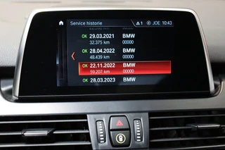 BMW 2 Serie Active Tourer 220i Executive Automaat  / Navigatiesysteem / Adaptieve LED koplampen / Hifi / Stoelverwarming / 16 Inch / Parkeersensoren voor+achter / Bluetooth / Cruise Control / Elektrische Achterklep / Verstelbare Achterbank / 22