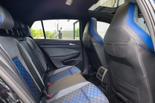 Volkswagen Golf 2.0 TSI R 4Motion  | PANO | AKRAPOVIC | DODE HOEK | STUURVERW | IQ-LIGHT | / 47