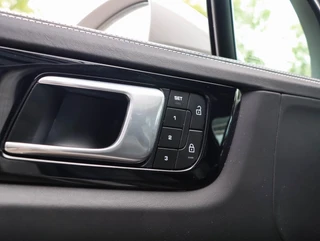 Porsche Cayenne Coupé 3.0 E-Hybrid Pano Achterasbesturing Krijtgrijs Luchtvering Softclose Stoelkoeling SOH 88,7% / 7