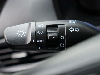 Hyundai i20 1.0 T-GDI Premium Automaat Twotone-interieur | Navigatie / 21