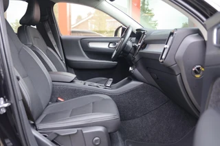 Volvo XC40 T4 Momentum | Stoelverwarming | Trekhaak | Parkeercamera | Keyless / 24