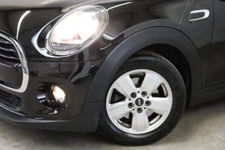 MINI Cooper Hatchback Business 3 deurs  / Navigatiesysteem / Airconditioning / Cruise Control / Bluetooth / Audio / 15 Inch / Elektrisch Pakket / 9